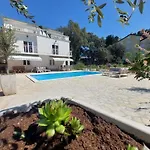 Casa Blanca, Biograd Na Moru