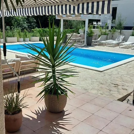 Casa Blanca, Apartment *