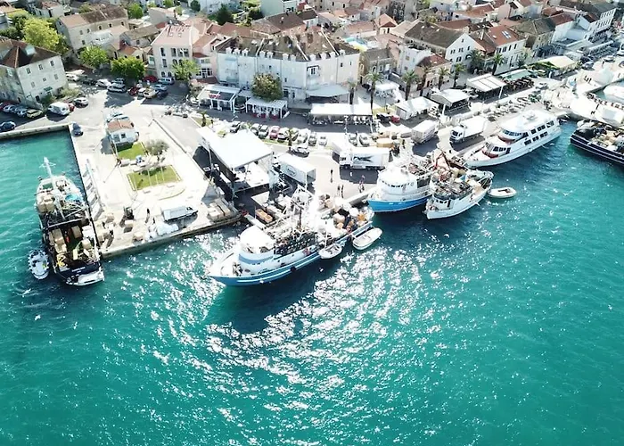 Casa Blanca, * Биоград-на-Мору