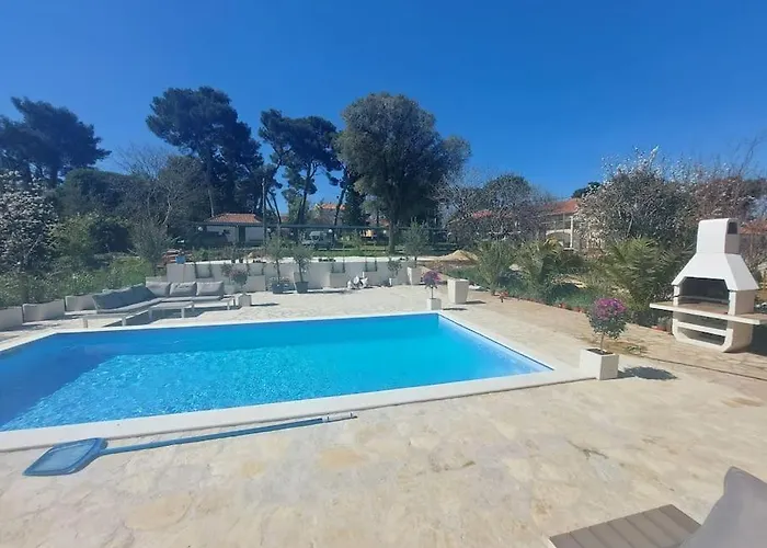 Casa Blanca, Biograd Na Moru