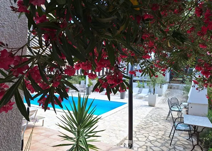 Casa Blanca, * Биоград-на-Мору