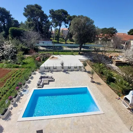 Casa Blanca, Biograd Na Moru