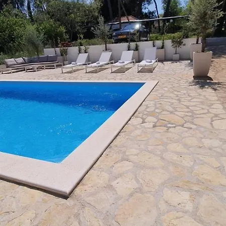 Casa Blanca, Biograd Na Moru