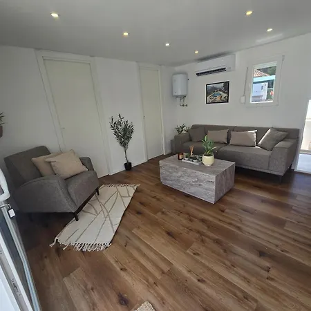 Casa Blanca, Biograd Na Moru