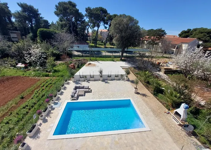 Casa Blanca, Biograd Na Moru