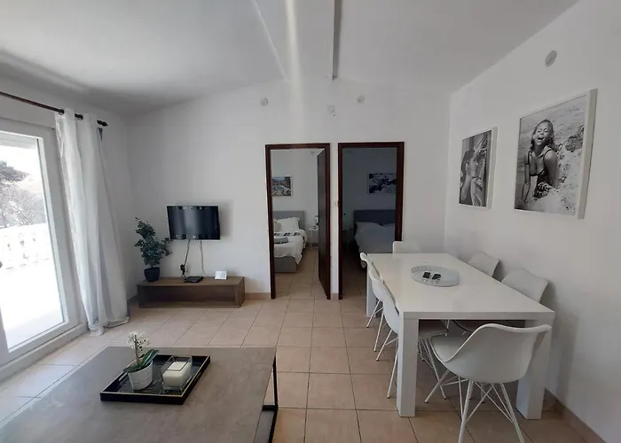Casa Blanca, *